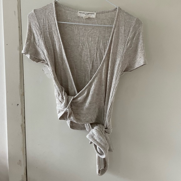 Creme coloured knit cropped top - Picture 1 of 3